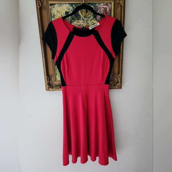 Mystic Colourblock red and black dress - Picture 1 of 4